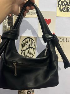 🖤 Black Leather Sling Bag