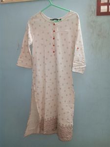 Avaasa White Kurthi