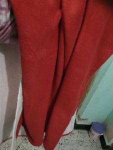 Cozy Red &amp; White Bath Towel
