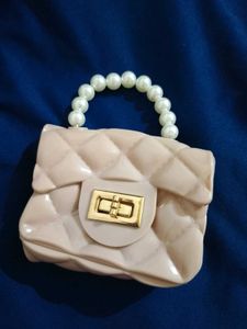 Chic Pearl Handle Quilted Bag