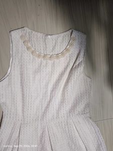 Elegant White Sleeveless Dress