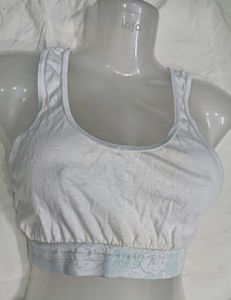 Comfortable 💛 White Sports Bra