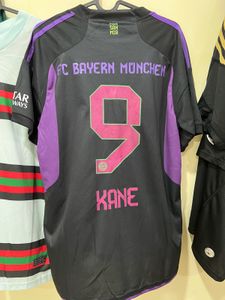 Bayern set Kane worldmap edition football jersey