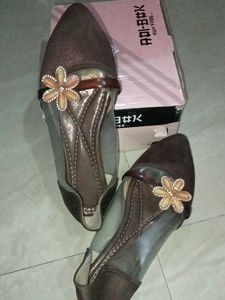 Girls And Ladies Belly ( Footwear).    Use Only 1