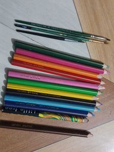 Colored Pencils &amp; Brushes Set