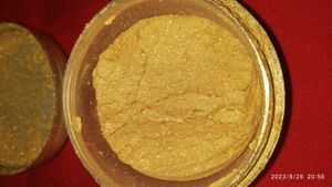 Nutriglow Face Toner, Highlight Powder