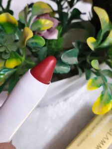MyGlamm Perfect Curves Matte Lip Crayon-Siren (Red