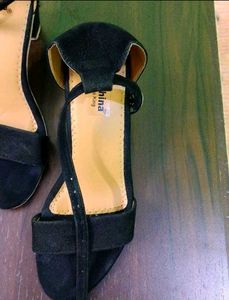 Black Suede Block Heels 🖤
