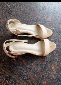 monrow heels