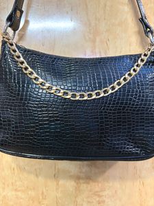 Chic Black Shoulder Bag with Chain