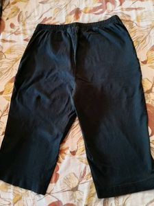 Comfortable Black Capris