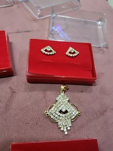 Pendent Set