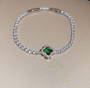 Elegant Clover Accent bracelet