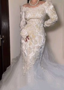 Vintage Style Off-Shoulder Bridal / party Gown