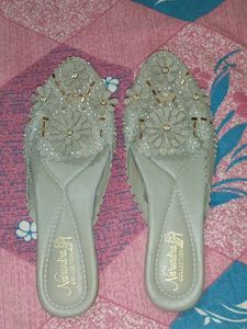 Elegant Floral Flats Jutti