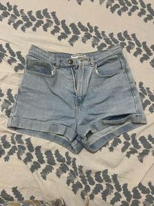 short denim jeans