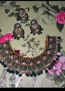 Stunning Emerald &amp; Gold Necklace Set