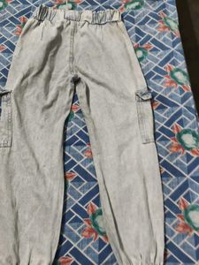 Distressed Cargo Jogger Jeans