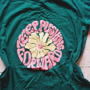 Graphic Tee "Keep Pushing Forward"