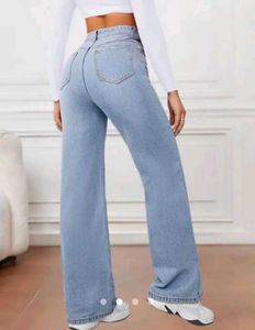 Urbanic Light Wash Straight Leg Jeans