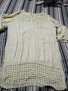 Elegant Yellow Kurta with Lace Detail