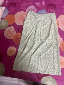 Slit skirt with button details