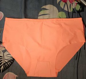 Seemless panty for trouser