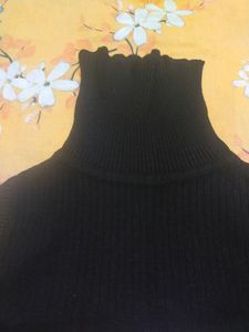 Sleeveless High Neck Sweater Can Be Used Unisex