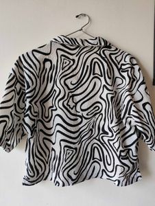 🖤✨ Abstract Monochrome Short Shirt ✨🤍