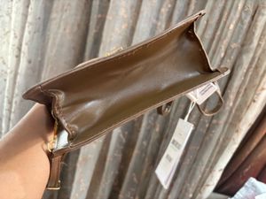 Savana sling purse