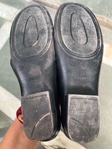Stylish Black Flip-Flops for Women