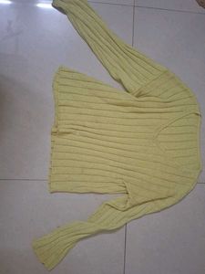 Bundle of tops, crop top, pullover and cropped s