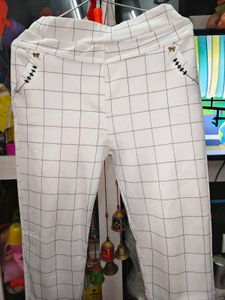 Beautiful Check Pant With Side Design