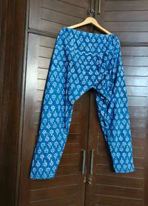 Mustard Women Blue &amp; White Printed Cotton Suit
