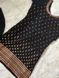 Elegant Black Kurta Set with Intricate Embroidery