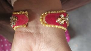 Elegant Pink Kundan Bangle