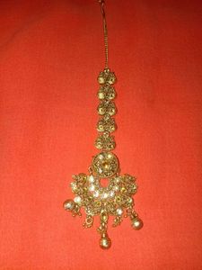 Exquisite Kundan Maang Tikka &amp; Bracelet