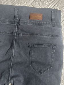 Chic Dark Wash Ripped Jeans