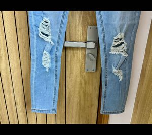 ⭐️clearance sale⭐️Coverstory pearl Ripped Jeans