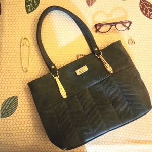 Stylish Black Quilted Handbag