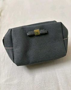 🆕 Oriflame Women Grey Poetry Pouch