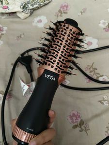 VEGA Volumizing Hair Dryer Brush