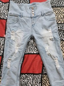 Rip Denim Capri
