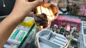 Heart-Shaped Jewelry Box with Mirror