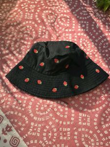 Bucket Hat 🍓🖤