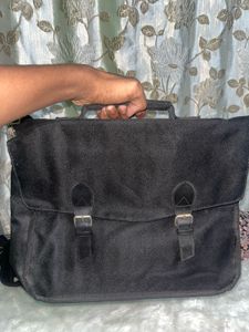 Stylish Black Messenger Bag