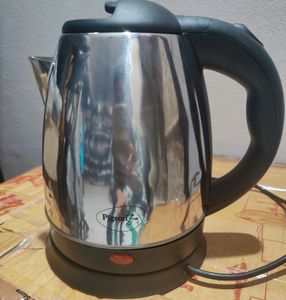 Pigeon Electric Kettle. (1.5 L Black, Silver).