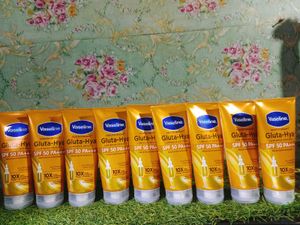 GLUTA HYA VASELINE SUNSCREEN