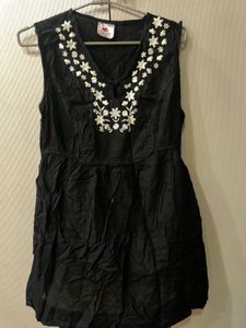 Embroidered Black Sleeveless Kurta