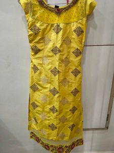 Vibrant silk Yellow Kurta Set. 3 piece.